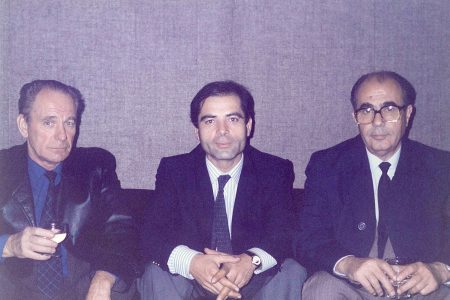 El autor en 1988, flanqueado a su derecha por Vladímir Nikoláyevich Koval y a su izquierda por Georgi Vladímirovich Zhigálov, presidente de Sovrybflot.